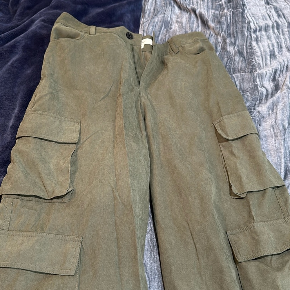 Green cargo pant